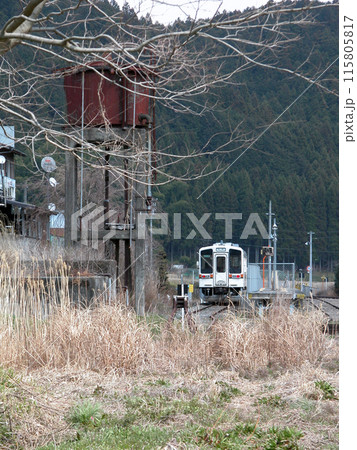蒸気機関車が使用していた給水塔が残るローカル線の終着駅 蒸気機関車が使用していた給水塔が残るローカル線の終着駅 115805817