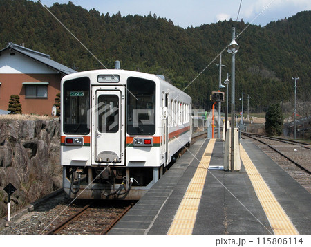 山奥のローカル線終着駅 山奥のローカル線終着駅 115806114