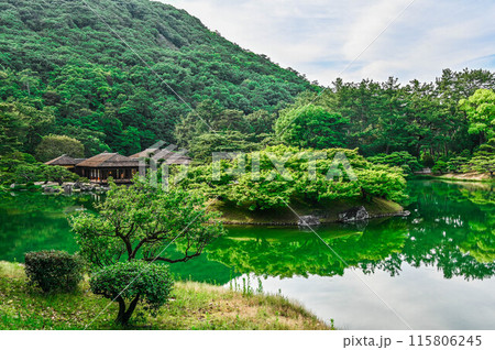 香川県 栗林公園 庭園の眺め 飛来峰 香川県 栗林公園 庭園の眺め 飛来峰 115806245