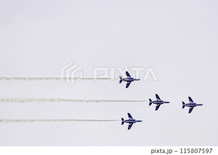 ブルーインパルス 航空自衛隊 戦闘機 飛行機 ブルーインパルス 航空自衛隊 戦闘機 飛行機 115807597