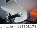 雨の新聞配達 115808174