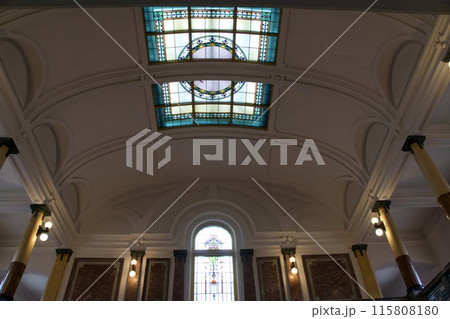 名古屋市政資料館の中央階段とステンドグラス 名古屋市政資料館の中央階段とステンドグラス 115808180