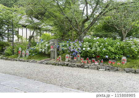 矢田寺（奈良県）味噌なめ地蔵 115808905