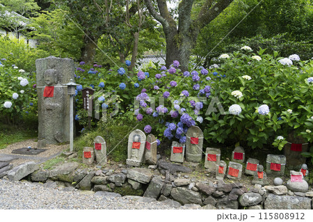 矢田寺（奈良県）味噌なめ地蔵 115808912