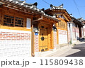 ソウル観光の目玉北村韓屋村の坂道を歩く 115809438