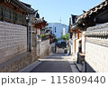 ソウル観光の目玉北村韓屋村の坂道を歩く 115809440