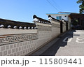 ソウル観光の目玉北村韓屋村の坂道を歩く 115809441