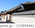 ソウル観光の目玉北村韓屋村の坂道を歩く 115809442