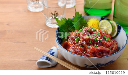 韓国料理　イカのチャンジャ(イカチャンジャ)とチャミスル 115810029