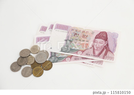 白い背景で撮った 少し古い世界のお金シリーズ 韓国ウォン 白い背景で撮った 少し古い世界のお金シリーズ 韓国ウォン 115810150