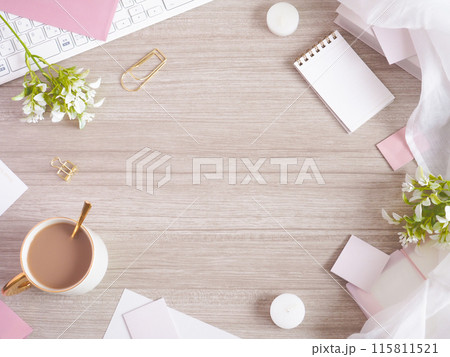 木目のナチュラルで女性らしいデスクフレーム 115811521