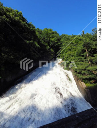 満濃池湯手から流れる幻の滝2024【香川県仲多度郡まんのう町】15 115812118