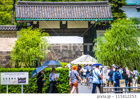 日本の東京都市景観 インバウンド復活…。外国人観光客で賑わう都内。大手門に向かう外国人観光客ら=6月 日本の東京都市景観 インバウンド復活…。外国人観光客で賑わう都内。大手門に向かう外国人観光客ら=6月 115812253