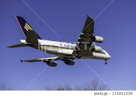 成田空港に着陸する旅客機・シンガポール航空A380 115812256
