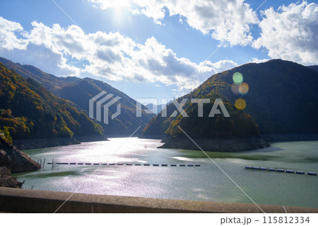 秋の奈川渡ダム(日本、長野県) 秋の奈川渡ダム(日本、長野県) 115812334