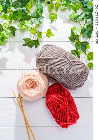 毛糸と編み棒 毛糸と編み棒 115812762