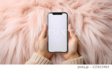 フレーム　スマートフォン　スマホ　手　女性　ライフスタイル　モックアップ 115813463