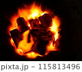 燃え盛る炎 115813496
