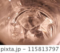 グラスに入った氷 115813797