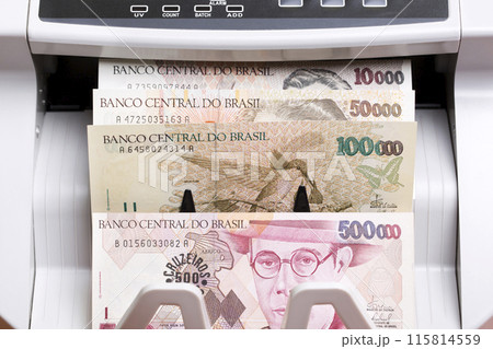 Brazilian cruzeiro in the counting machine 115814559