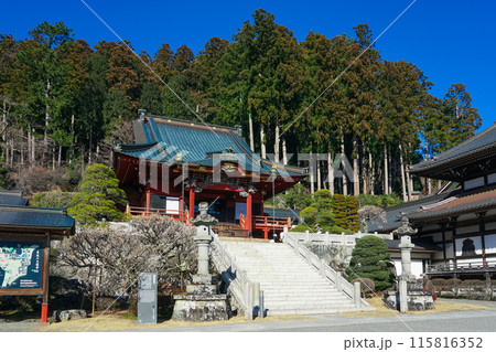 日蓮聖人の御真骨を安置する御真骨堂　身延山久遠寺（山梨県身延町） 115816352