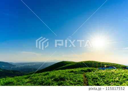 絶景風景　阿蘇の山並みから金峰山～長崎普賢岳までパノラマ風景　観光スポット扇坂展望所（俵山） 115817552