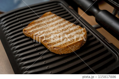 Chef at the kitchen preparing tofu scramble with vegetables 115817886