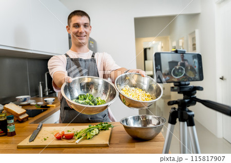 The chef is broadcasting live from workshop how to prepare a vegetarian food 115817907