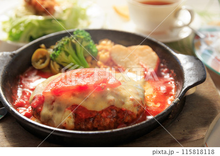 熱々のトマトチーズハンバーグステーキ 熱々のトマトチーズハンバーグステーキ 115818118