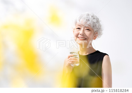 水分補給 水 女性 前ボケ 水分補給 水 女性 前ボケ 115818284