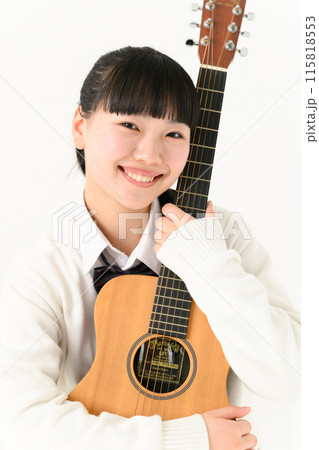 ギターを抱える女子高生 ギターを抱える女子高生 115818553