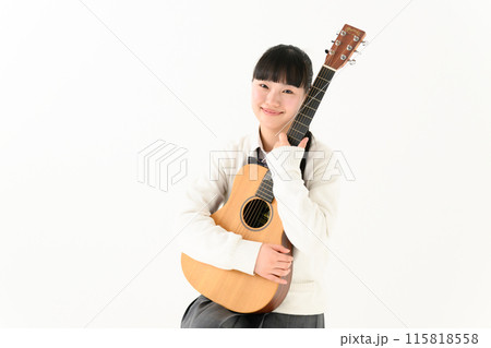 ギターを抱える女子高生 ギターを抱える女子高生 115818558