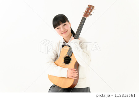 ギターを抱える女子高生 ギターを抱える女子高生 115818561