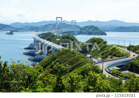 徳島県の鳴門海峡と大鳴門橋 115819381