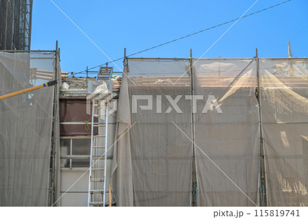 屋根材の撤去と荷揚げ機 115819741