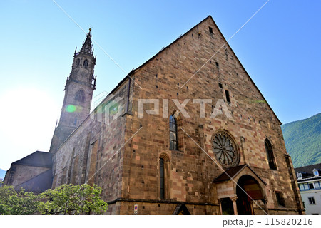 ボルツァーノ大聖堂正面入り口 115820216