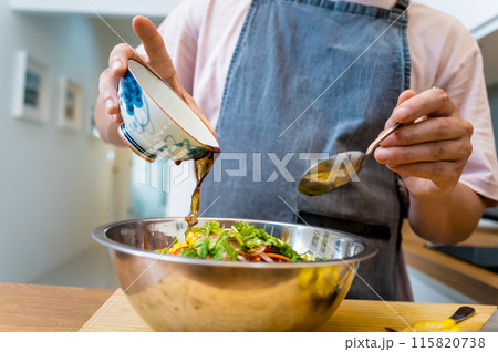 Chef at the kitchen preparing spicy glass noodle salad 115820738