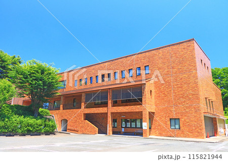 愛知県知多市、知多市立中央図書館の風景 115821944