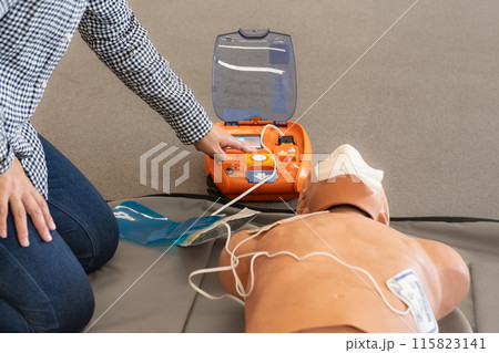 救急救命講習会　一次救命処置AEDの電気ショック 115823141