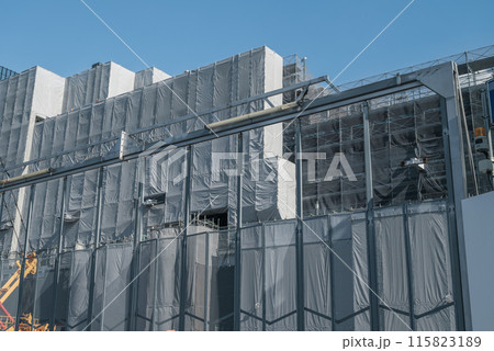 建設現場とパネルゲート 建設現場とパネルゲート 115823189