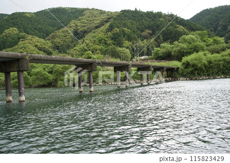 四万十川の三里沈下橋 115823429