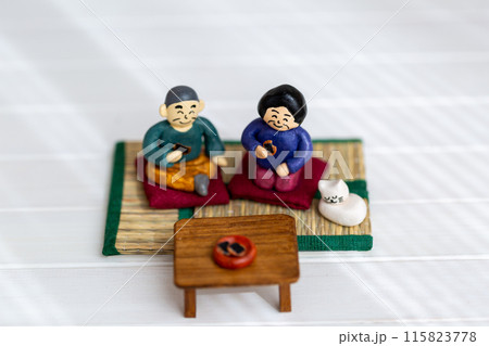 手作り紙粘土人形 老夫婦 手作り紙粘土人形 老夫婦 115823778