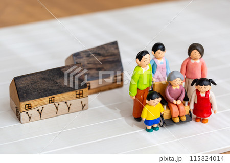 手作り紙粘土人形 家族 マイホーム 2世帯住宅 手作り紙粘土人形 家族 マイホーム 2世帯住宅 115824014