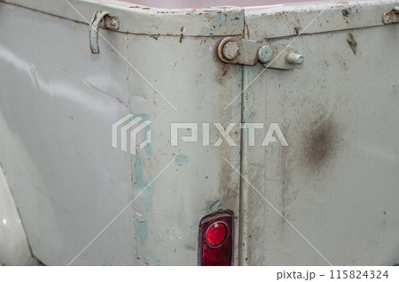 車のボディ 劣化 Car body deterioration and rust, dents 115824324