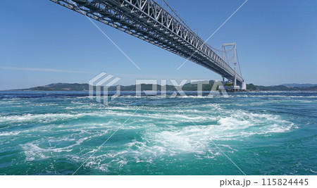 迫力ある大潮　鳴門海峡（徳島県鳴門市） 115824445