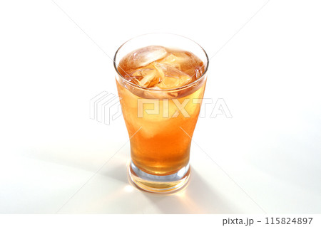 グラスに注がれたアイスティー 115824897