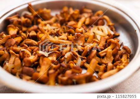 Delicious fried chanterelle mushrooms in a frying pan 115827055