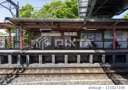 京都／JR稲荷駅のプラットホーム（2024年5月3日撮影） 115827108