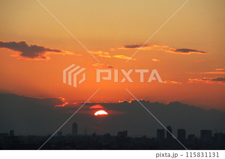 近鉄奈良線から見た大阪方面の夕陽 近鉄奈良線から見た大阪方面の夕陽 115831131