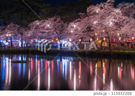 日本さくら名所100選　新潟　高田城址公園　夜桜ライトアップ 115832208